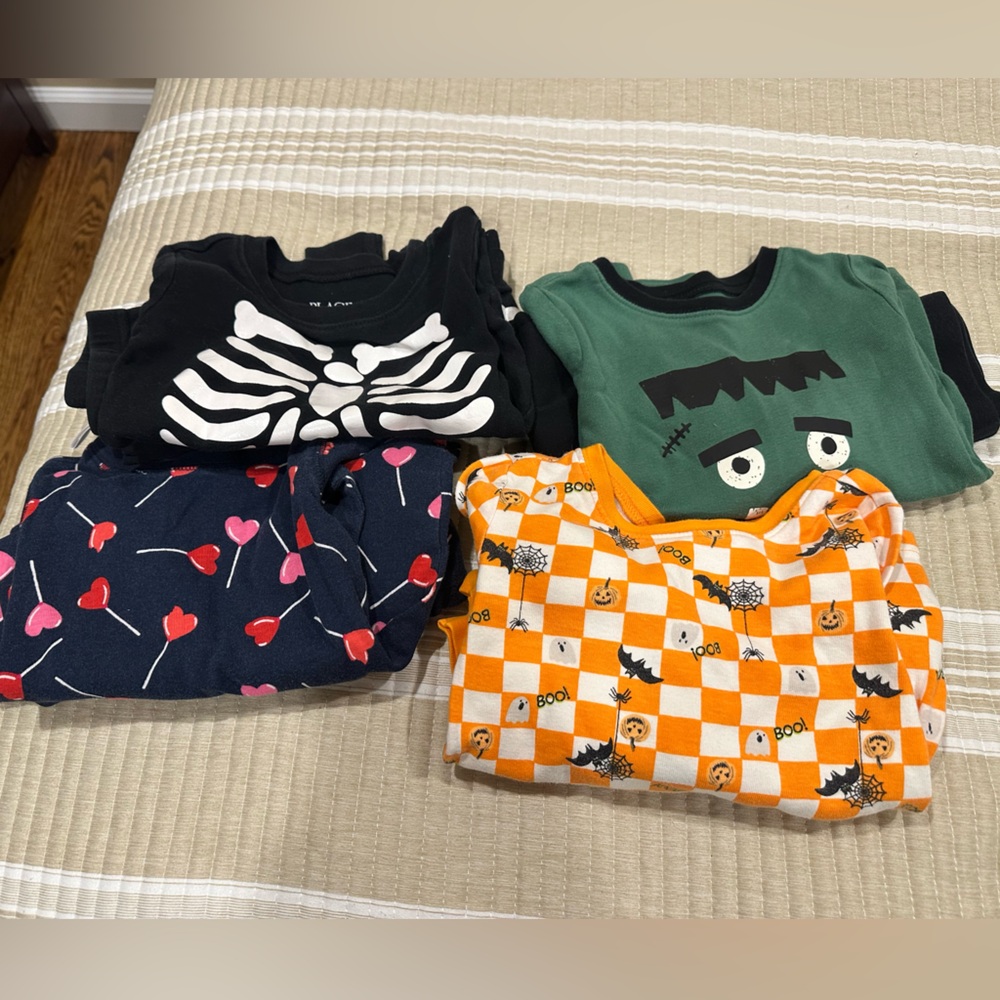 Old Navy Halloween and Valentine’s Day pajamas, unisex size 5T.